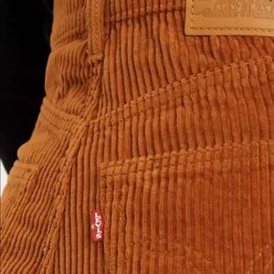 NWT Levis ribcage cords